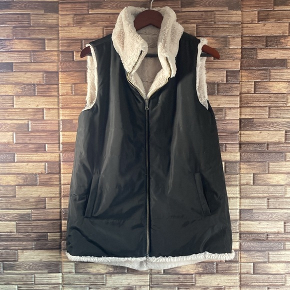 EUC Dylan Womens Fur Love Reversible Vest Size Medium - Picture 3 of 8